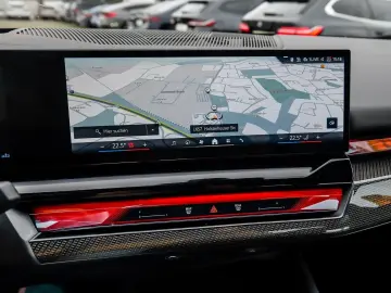 BMW 520d Limousine M Sport AHK HuD Pano DA  H K LED