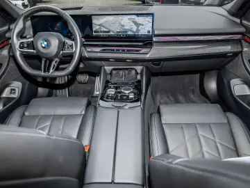 BMW 520d Limousine M Sport AHK HuD Pano DA  H K LED