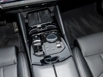 BMW 520d Limousine M Sport AHK HuD Pano DA  H K LED