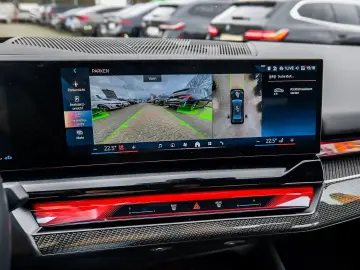 BMW 520d Limousine M Sport AHK HuD Pano DA  H K LED