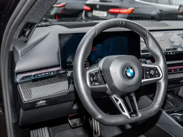 BMW 520d Limousine M Sport AHK HuD Pano DA  H K LED