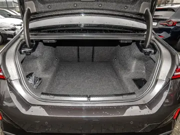 BMW 520d Limousine M Sport AHK HuD Pano DA  H K LED