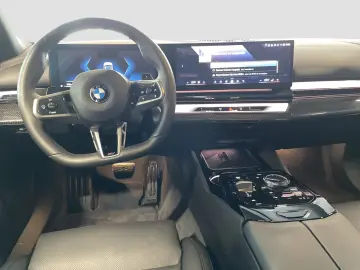 BMW 520d Limousine M Sport Standheizung AHK Kamera