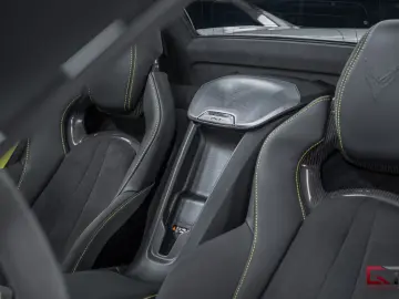 Corvette Chevrolet C8 Stingray Convertible BOSE Lifting