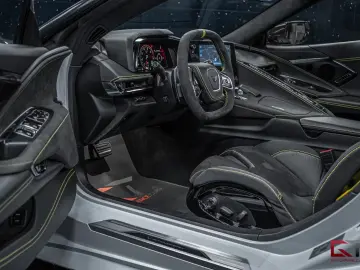 Corvette Chevrolet C8 Stingray Convertible BOSE Lifting