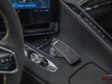 Corvette Chevrolet C8 Stingray Convertible BOSE Lifting