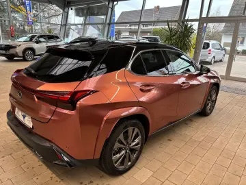 LEXUS UX 300 h E-Four Sport Design Navi Leder