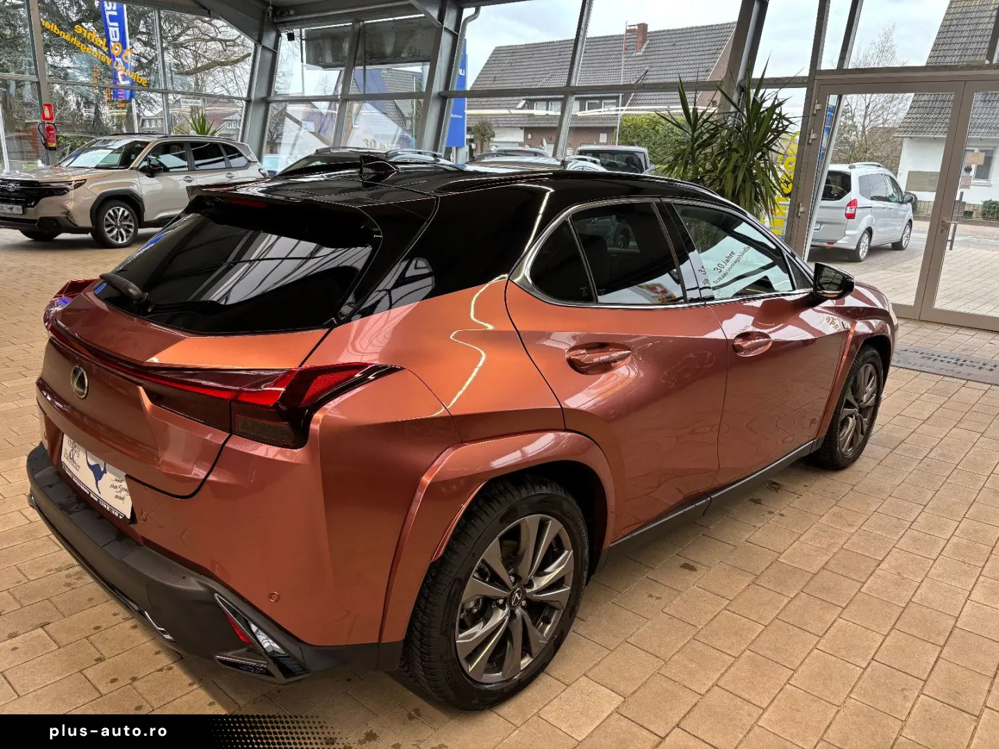 LEXUS UX 300 h E-Four Sport Design Navi Leder