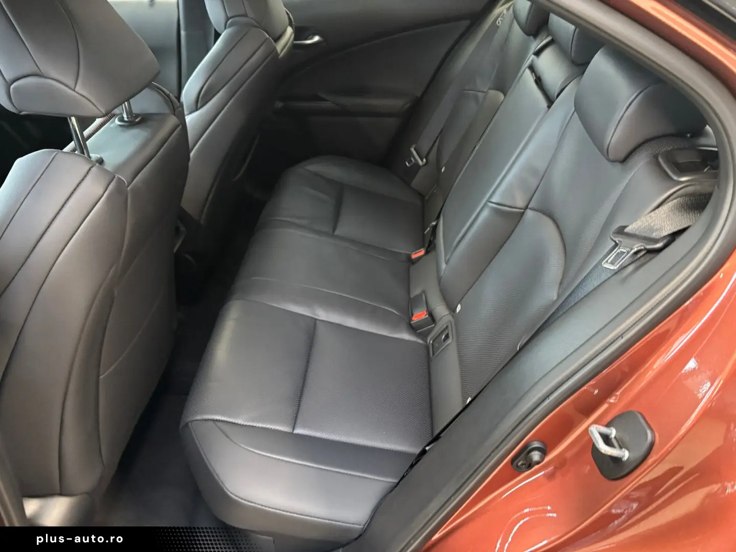 LEXUS UX 300 h E-Four Sport Design Navi Leder