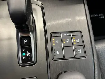 LEXUS UX 300 h E-Four Sport Design Navi Leder