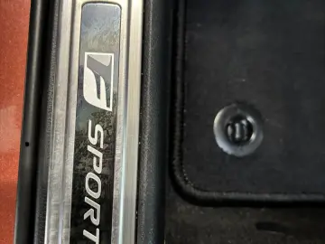 LEXUS UX 300 h E-Four Sport Design Navi Leder