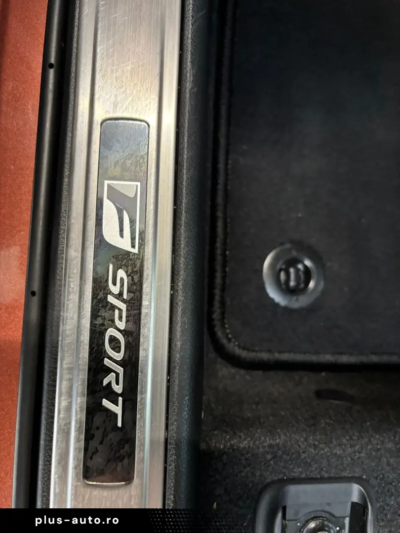 LEXUS UX 300 h E-Four Sport Design Navi Leder