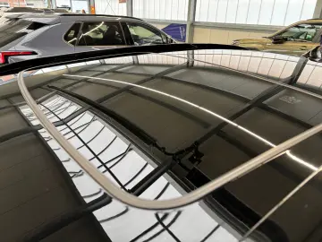 LEXUS UX 300 h E-Four Sport Design Navi Leder