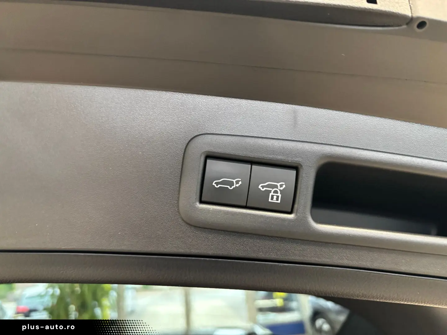 LEXUS UX 300 h E-Four Sport Design Navi Leder