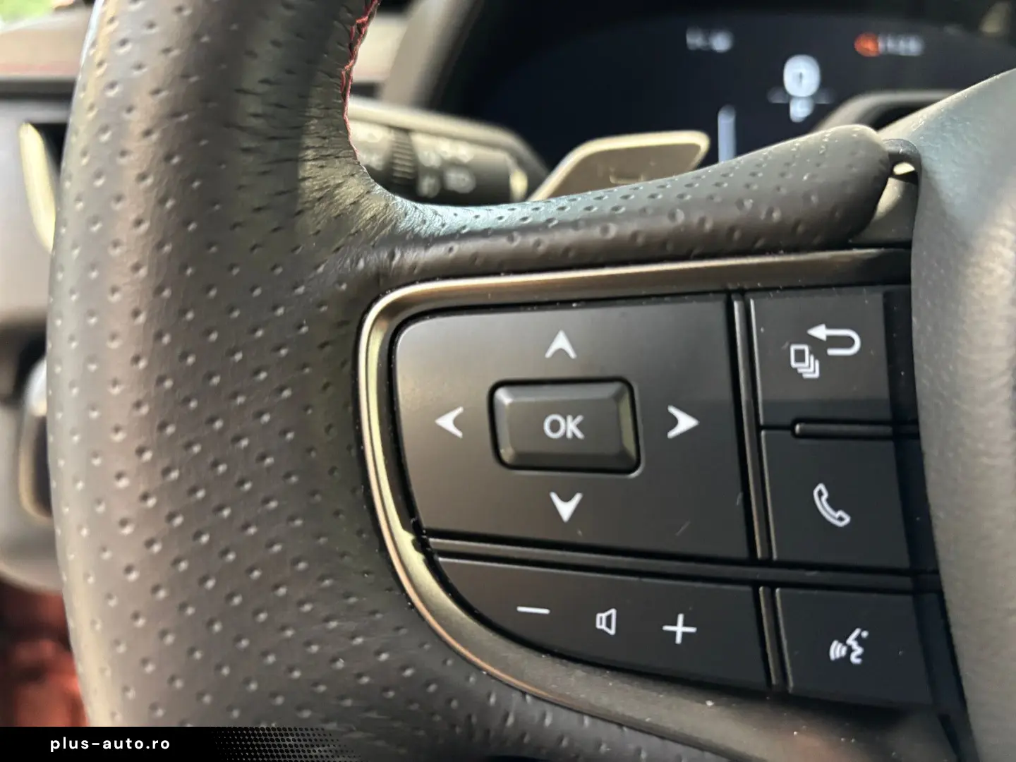 LEXUS UX 300 h E-Four Sport Design Navi Leder