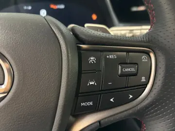 LEXUS UX 300 h E-Four Sport Design Navi Leder