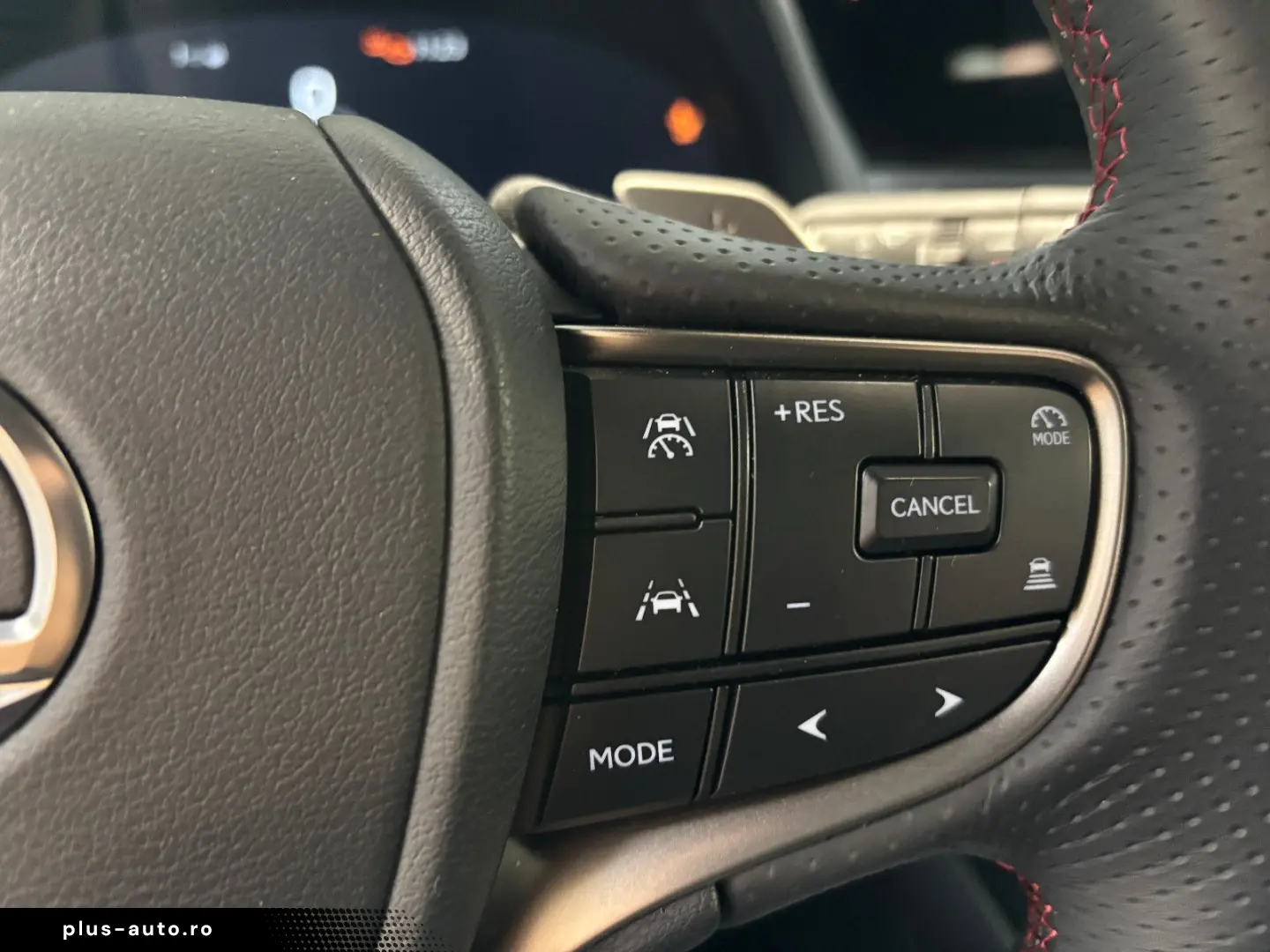 LEXUS UX 300 h E-Four Sport Design Navi Leder