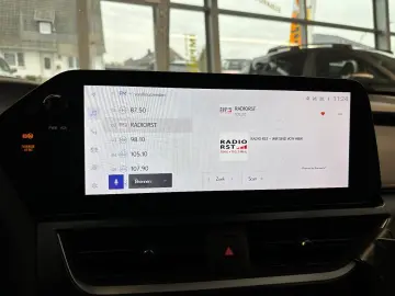 LEXUS UX 300 h E-Four Sport Design Navi Leder