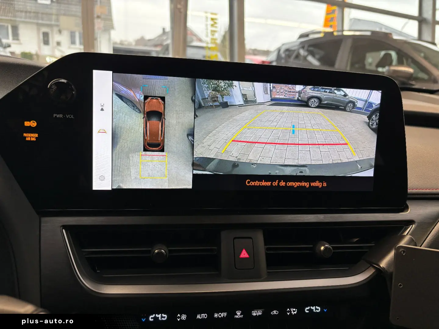 LEXUS UX 300 h E-Four Sport Design Navi Leder