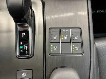 LEXUS UX 300 h E-Four Sport Design Navi Leder