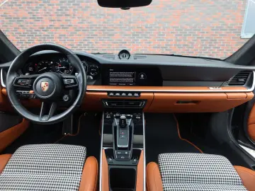 PORSCHE 992 Turbo   Aero Kit - Heritage interior