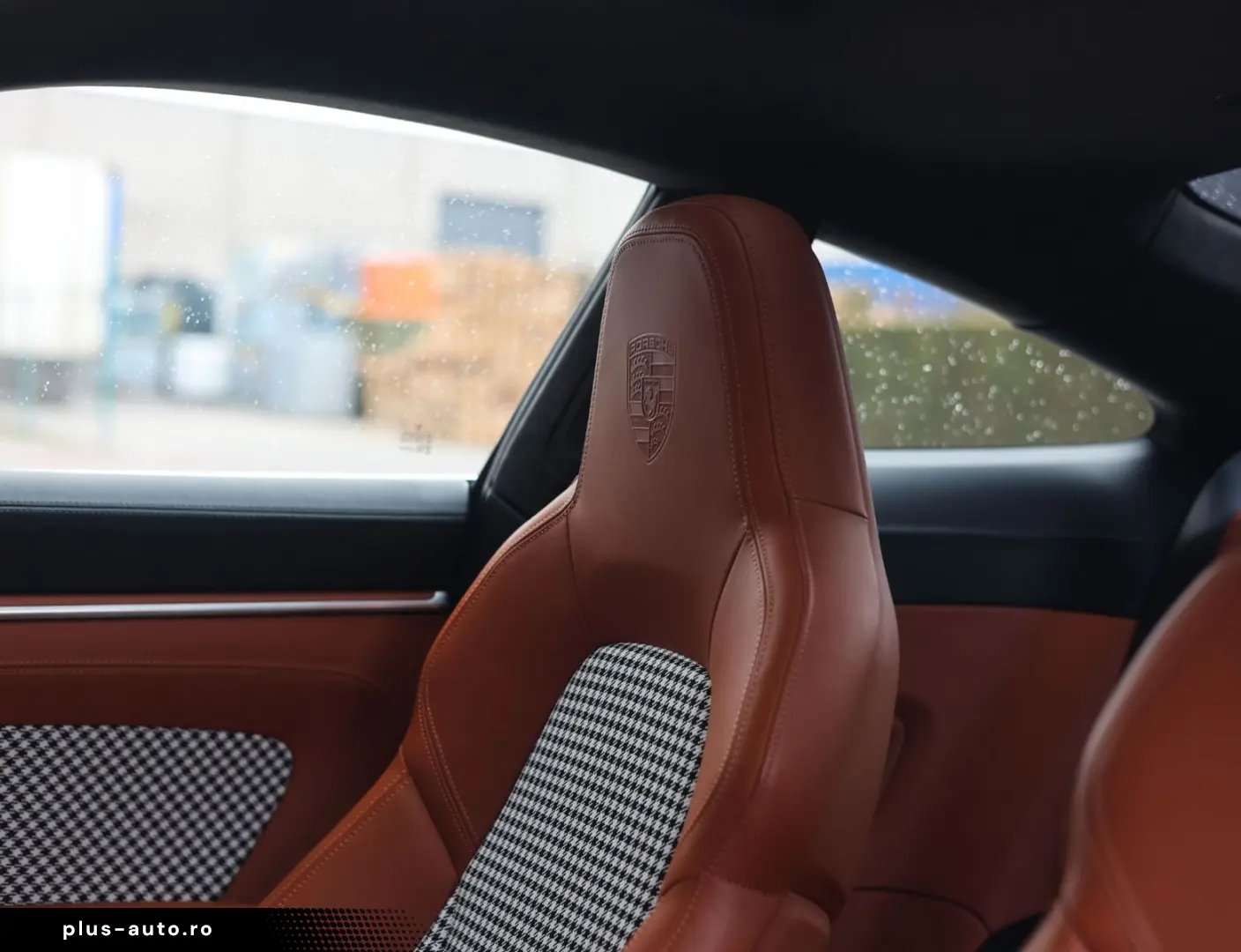 PORSCHE 992 Turbo   Aero Kit - Heritage interior