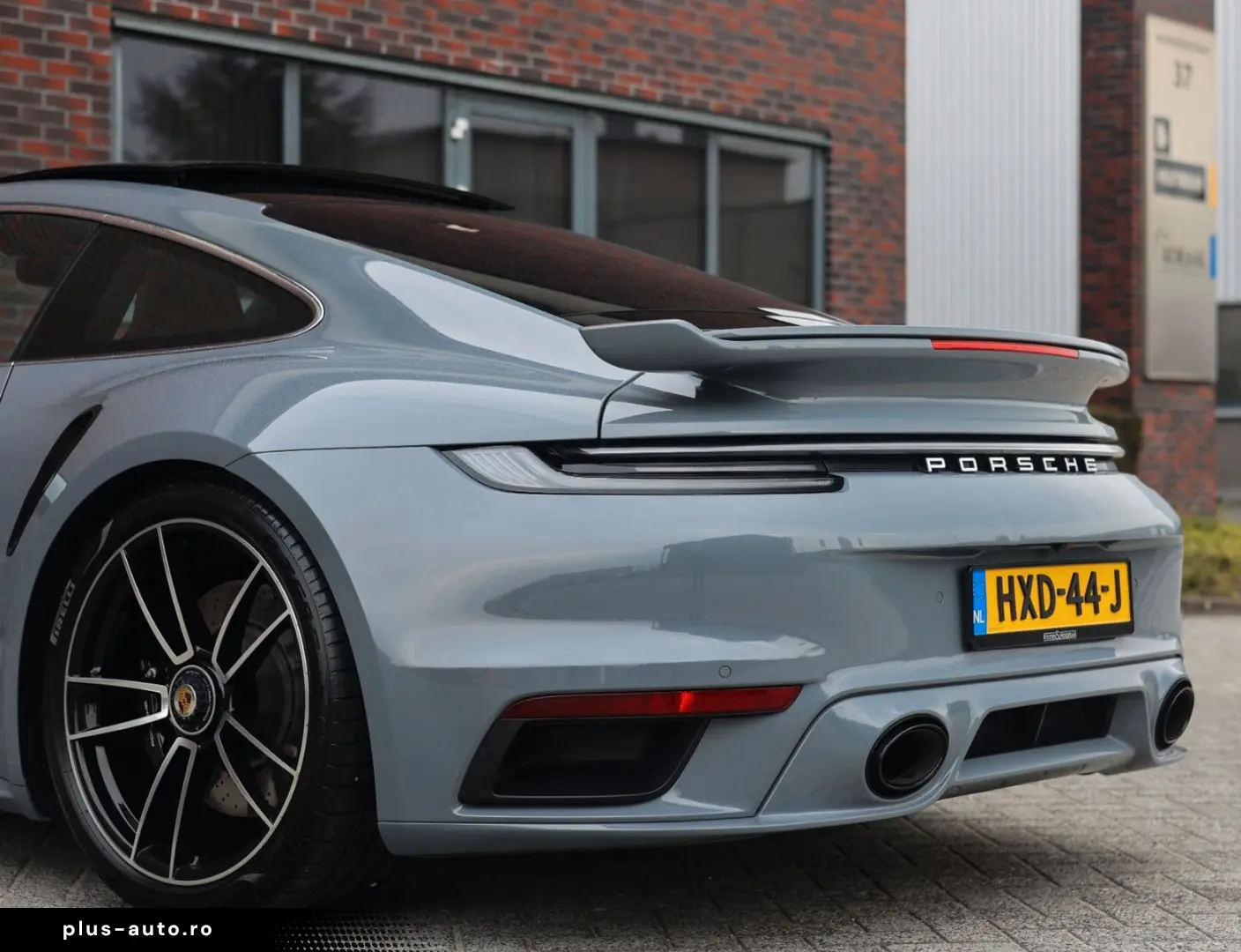 PORSCHE 992 Turbo   Aero Kit - Heritage interior