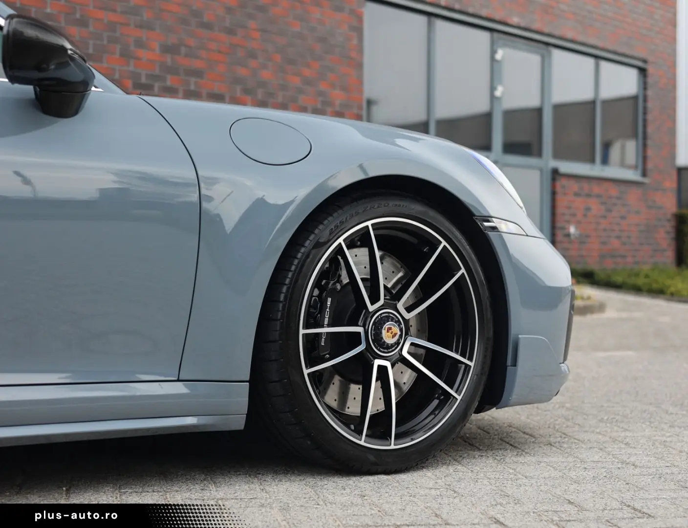 PORSCHE 992 Turbo   Aero Kit - Heritage interior