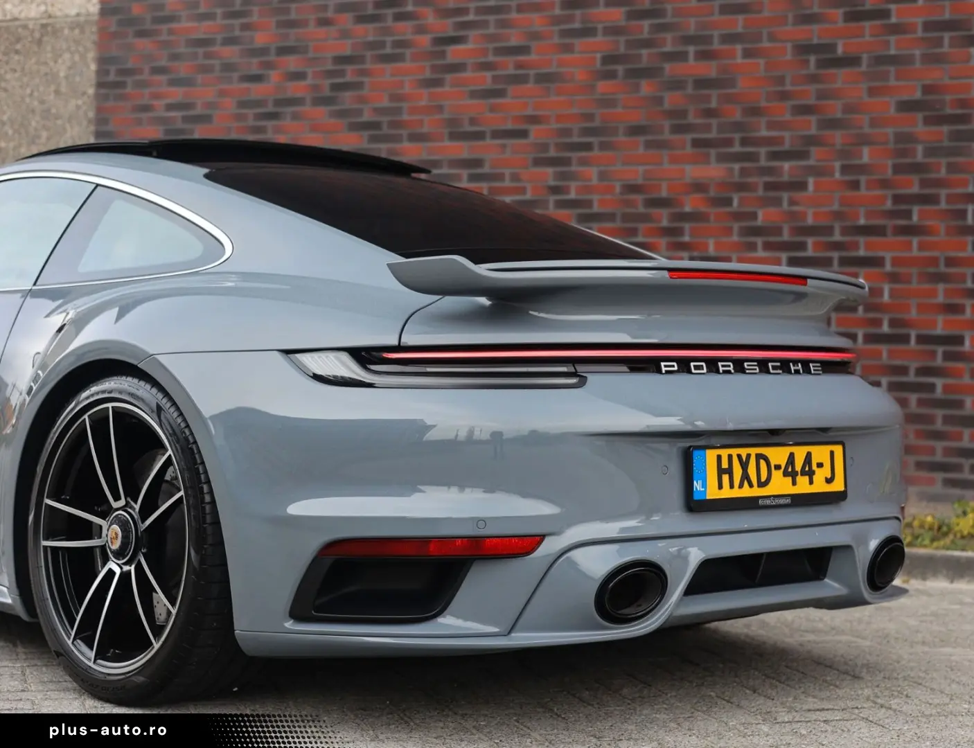 PORSCHE 992 Turbo   Aero Kit - Heritage interior