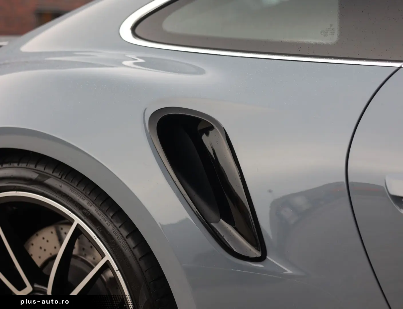 PORSCHE 992 Turbo   Aero Kit - Heritage interior