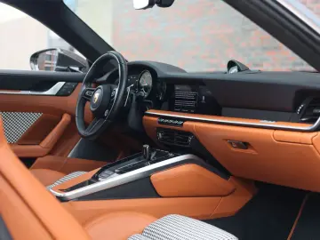 PORSCHE 992 Turbo   Aero Kit - Heritage interior