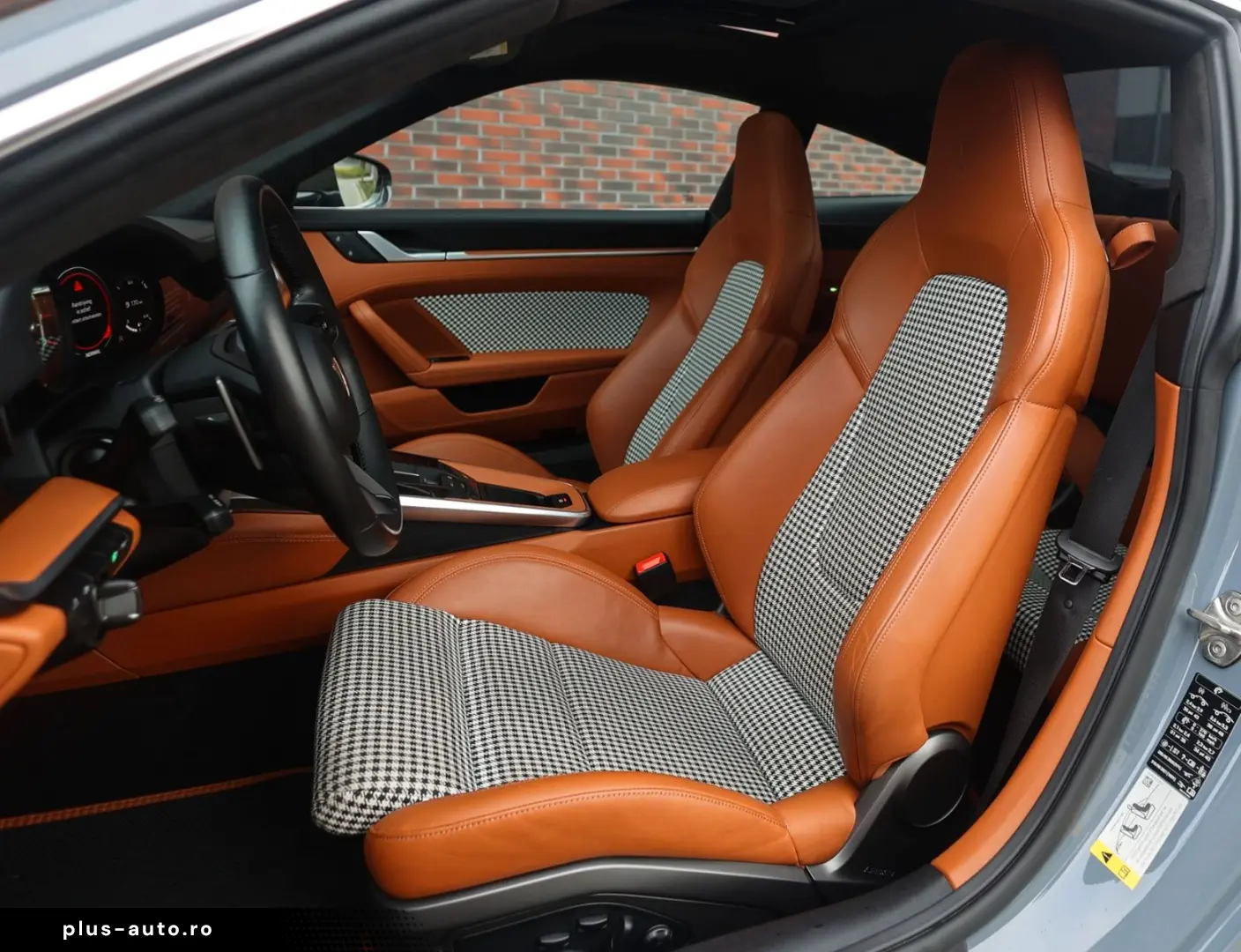 PORSCHE 992 Turbo   Aero Kit - Heritage interior