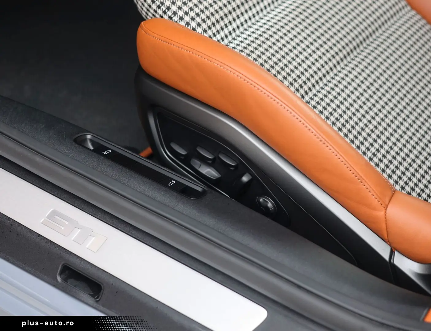 PORSCHE 992 Turbo   Aero Kit - Heritage interior