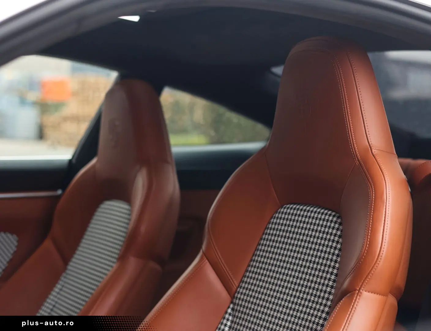 PORSCHE 992 Turbo   Aero Kit - Heritage interior