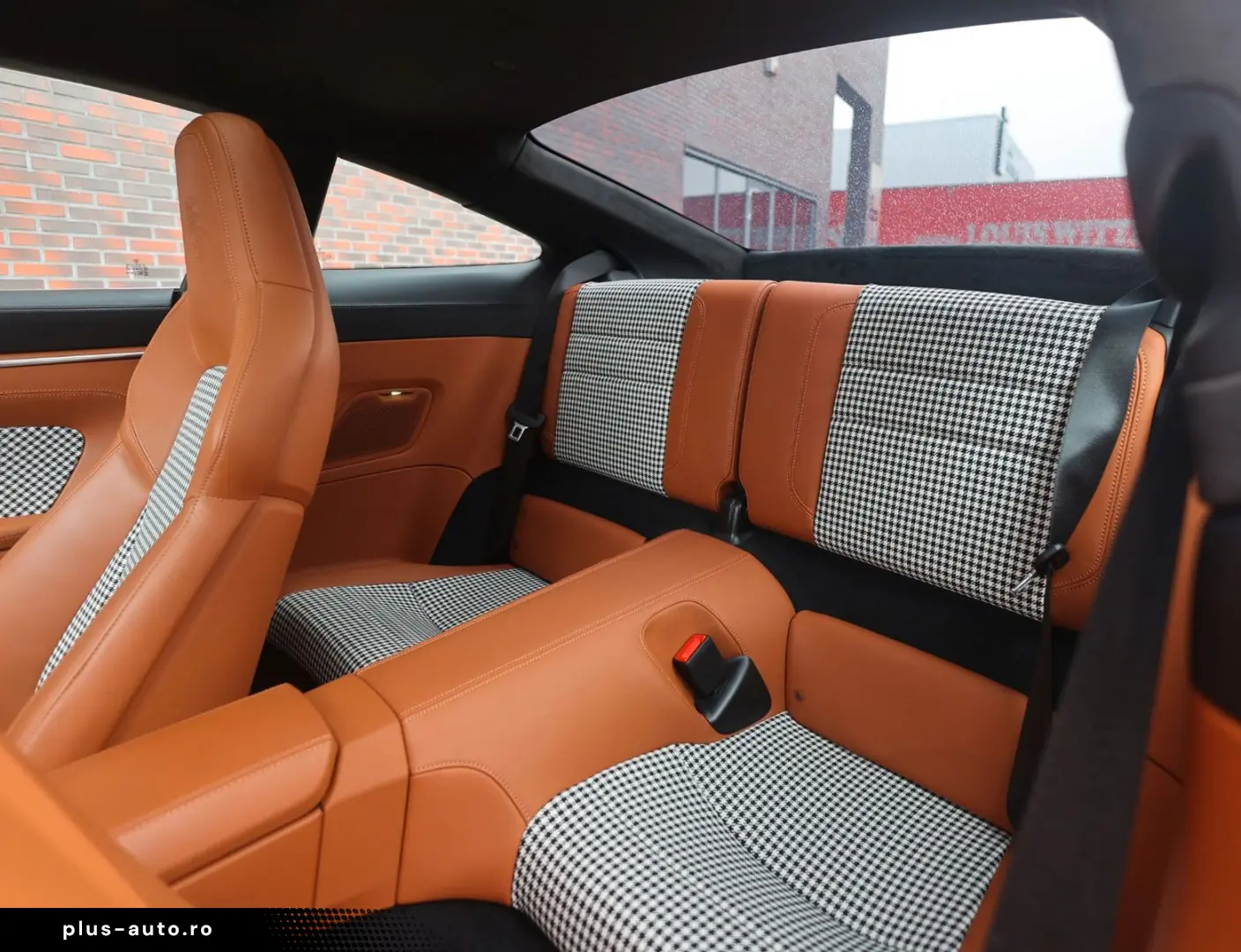 PORSCHE 992 Turbo   Aero Kit - Heritage interior