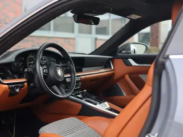 PORSCHE 992 Turbo   Aero Kit - Heritage interior