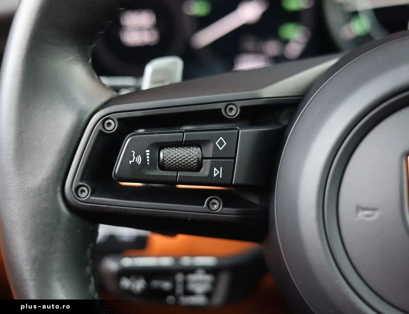 PORSCHE 992 Turbo   Aero Kit - Heritage interior