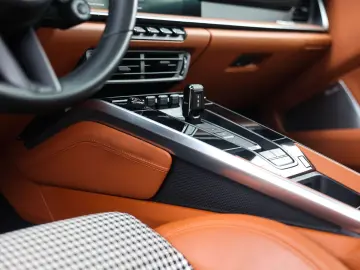 PORSCHE 992 Turbo   Aero Kit - Heritage interior