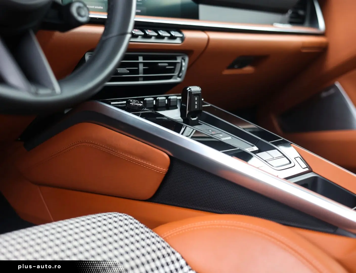 PORSCHE 992 Turbo   Aero Kit - Heritage interior