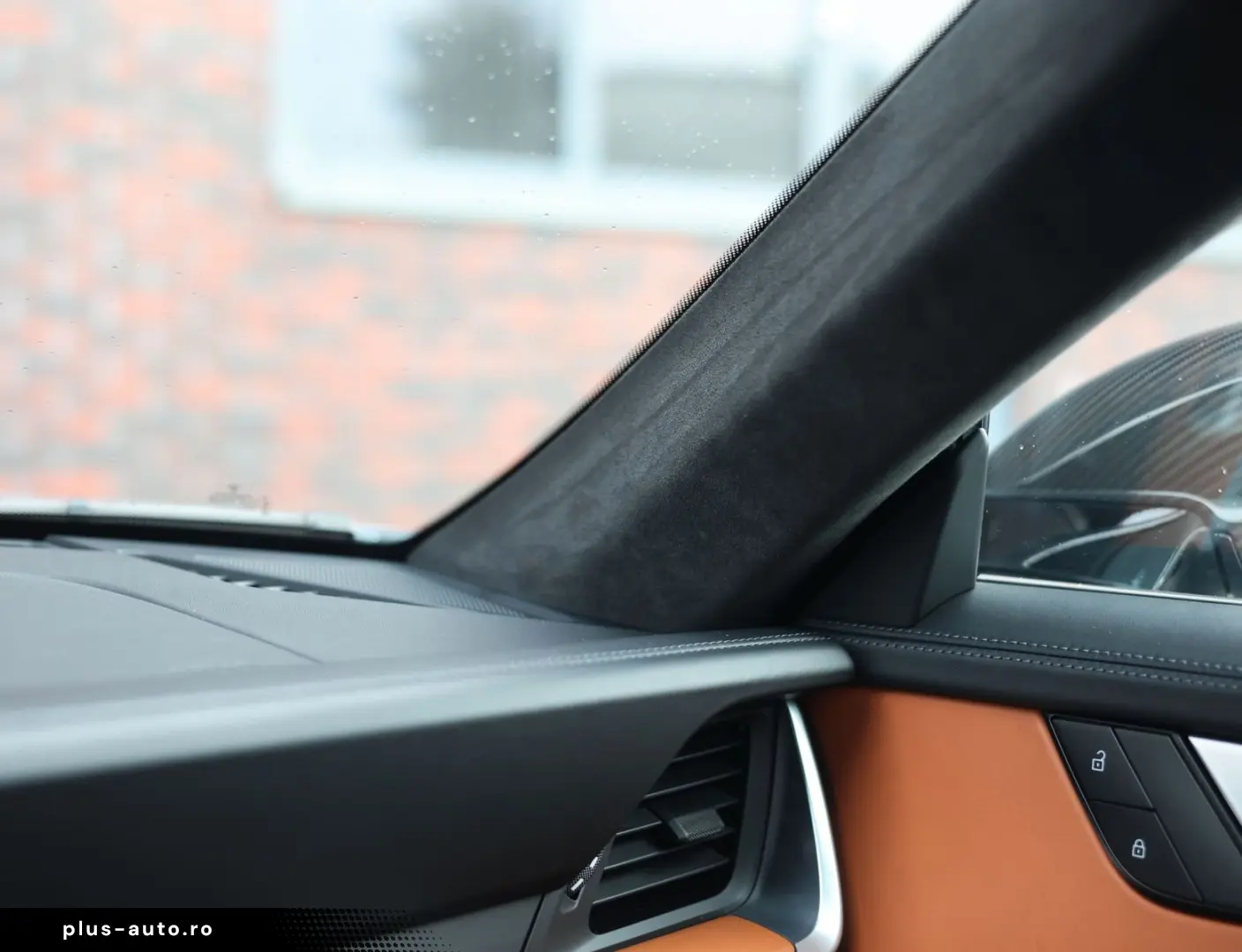 PORSCHE 992 Turbo   Aero Kit - Heritage interior