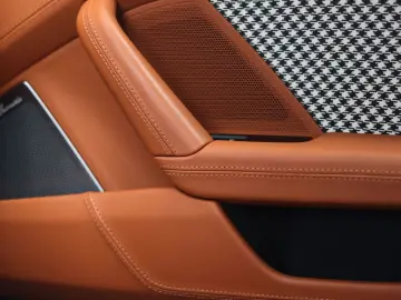 PORSCHE 992 Turbo   Aero Kit - Heritage interior