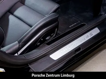 PORSCHE 992 911 Carrera 4S Sportabgas BOSE Rückfahrkamer