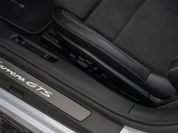 PORSCHE 992 911 Carrera GTS Cabriolet PDCC LED-Matrix