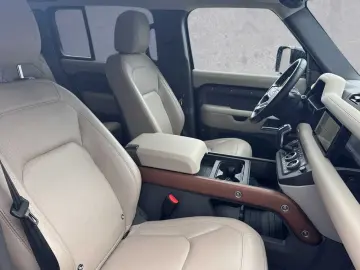 LAND ROVER Defender 110 D200 SE AWD ACC Luftfahrwerk