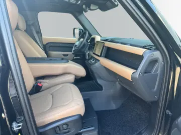 LAND ROVER Defender 110 P300e X-Dynamic HSE