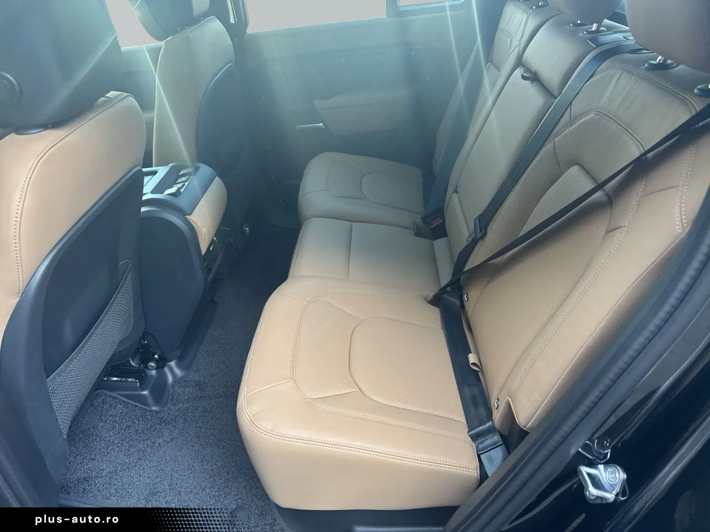 LAND ROVER Defender 110 P300e X-Dynamic HSE