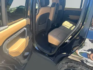 LAND ROVER Defender 110 P300e X-Dynamic HSE  6 Sitze