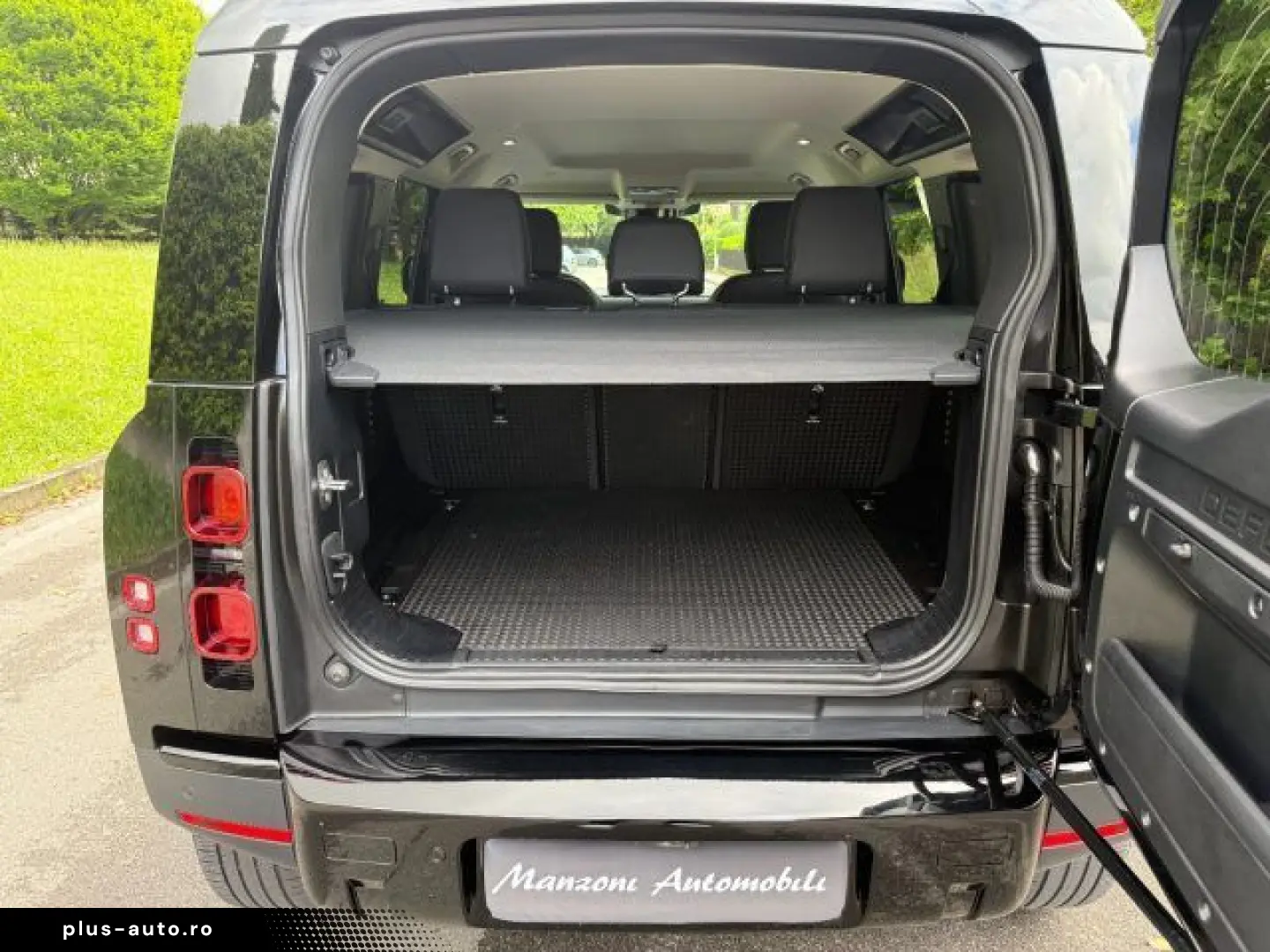 LAND ROVER LAND ROVER Defender 110 3.0D I6 S TOTAL BLACK AU