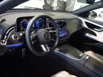 MERCEDES-BENZ E 220 d AMG LINE LED 360 20 ZO AHK KÜHLER BEL