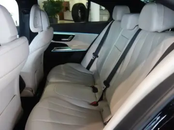 MERCEDES-BENZ E 220 d AMG LINE LED 360 20 ZO AHK KÜHLER BEL